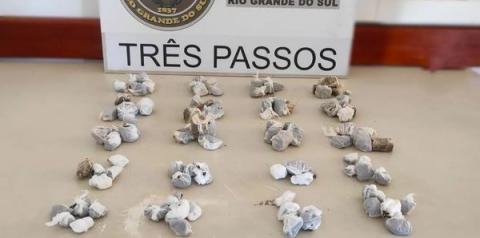 Brigada Militar apreende drogas no Presidio Estadual de Três Passos.