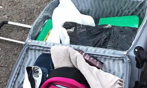 Passageiro de ônibus que vinha de SC é preso com 15 kg de cocaína dentro de mala em Osório