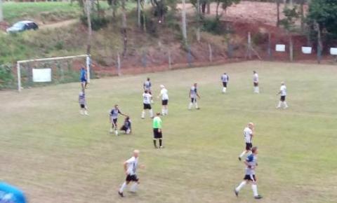 Algumas equipes de futebol Cico na grama marcaram jogos amistosos para este final de semana